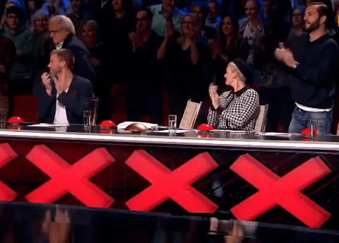 羞辱多少人:看你背包的样子,就知道你月薪低于8000