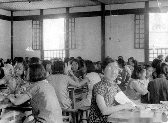 华西大学,金陵大学,齐鲁大学,金陵女子文理学院四校联合举行毕业典礼