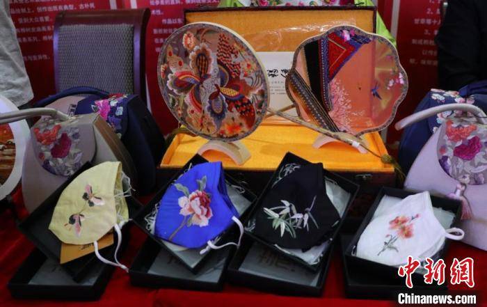 杨扬|黑龙江启动“非遗购物节”直播活动奥运冠军杨扬、张虹“助阵”