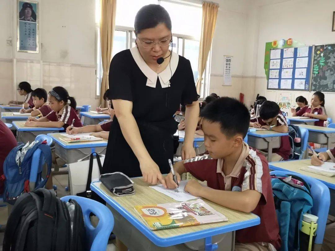 导图梳理思路 学生自主写作"致知课程之海悦诗书"谢筱韫老师执教的