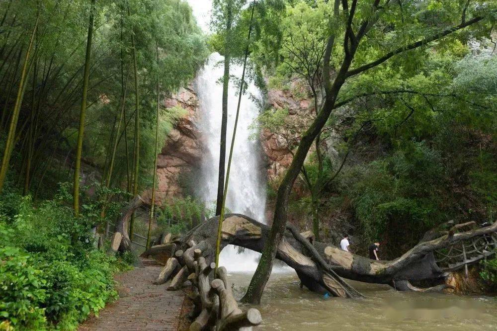 舒城:一场雨,滴水岩瀑布震撼了,赶紧去看看!