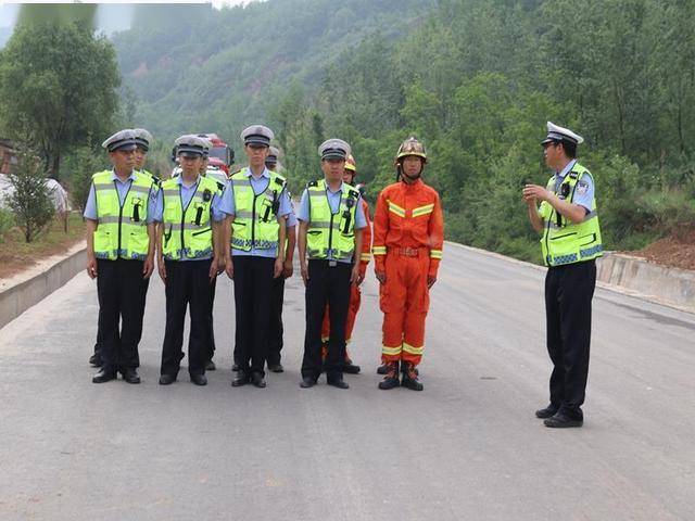 宜川交警联合应急,卫生,消防部门举行道路交通事故应急救援演练