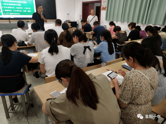 师德师风常抓不懈 同心同德共谋发展 我校各年级部积极开展学习 关于加强和改进新时代师德师风建设的意见 活动