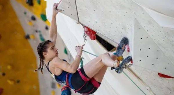 16岁攀岩天才少女坠崖身亡，原计划参加东京奥运会