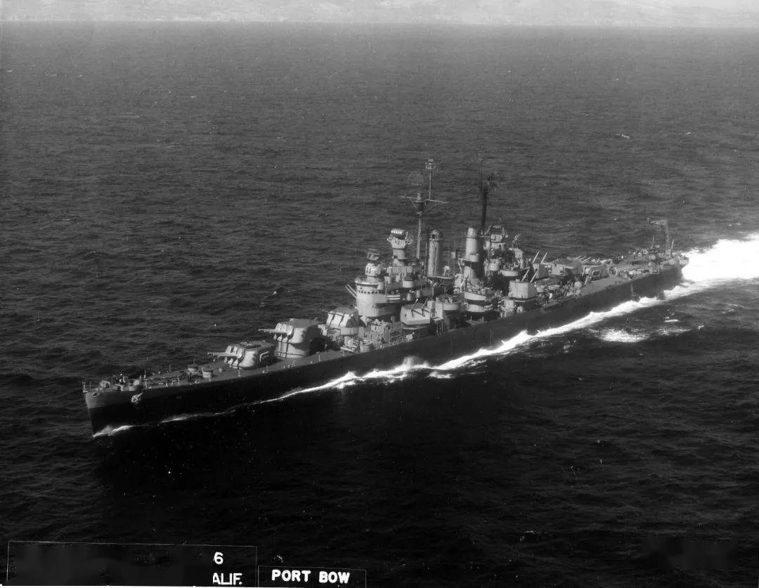 二战美国克利夫兰级轻巡洋舰旧影