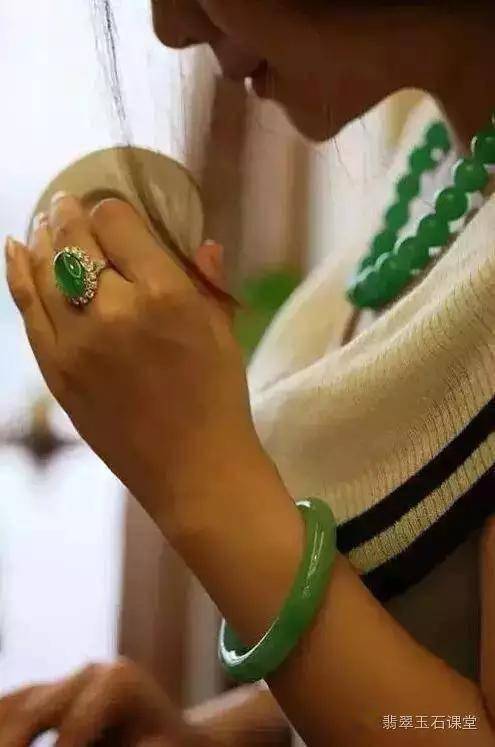 �й�Ů����ϲ����ʮ����䷢��ֻ�����ڵھ�λ