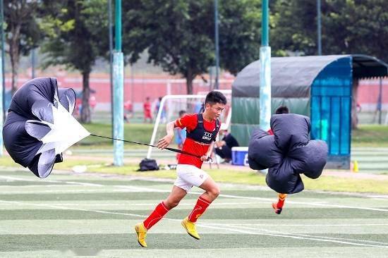 广州恒大足球学校[广州恒大足球学校一年学费]