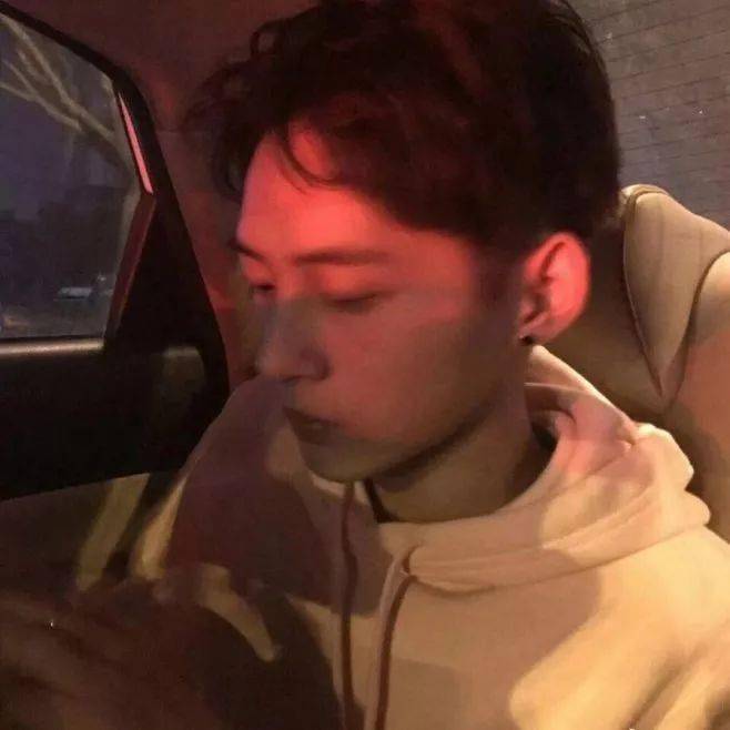 我以为我一辈子都会喝下去  可是有一天我突然发现  自己不喜欢喝可乐