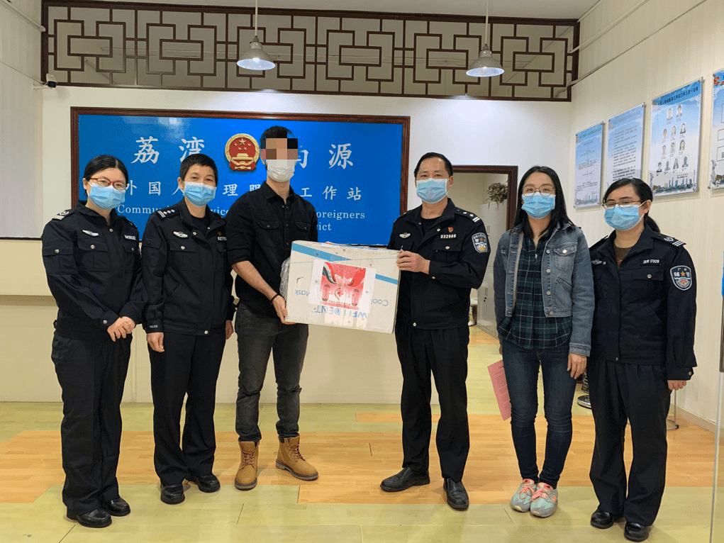 疫情期送人口罩_疫情戴口罩图片(3)