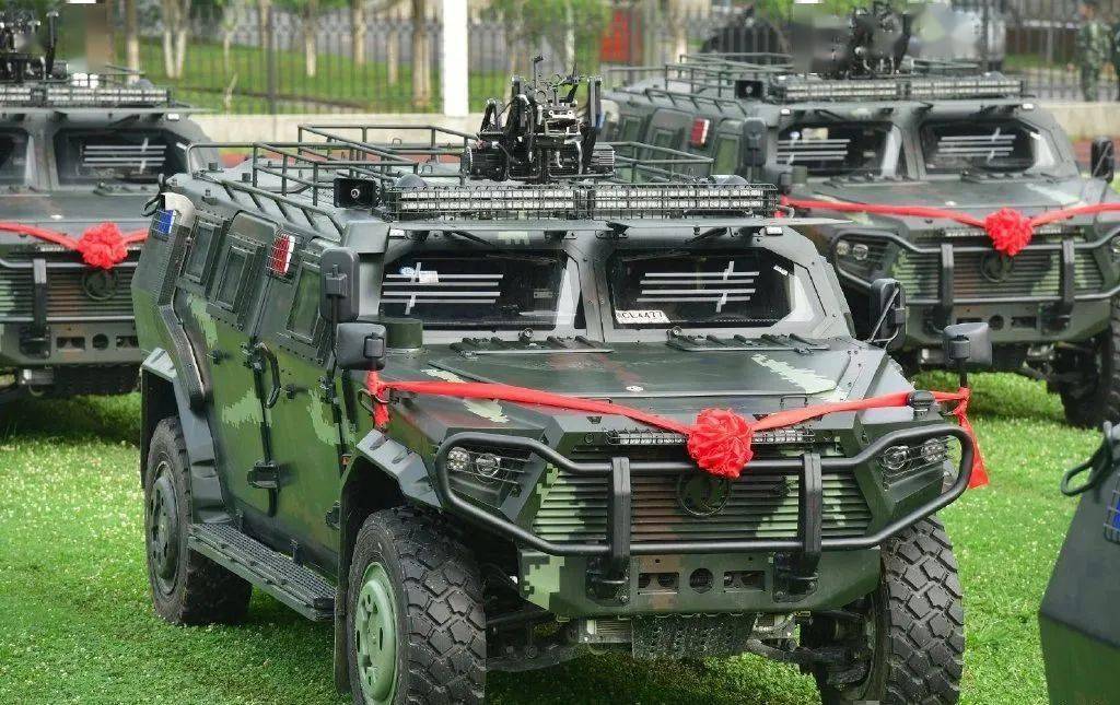 为部队配发 新型反恐突击车 这也是此反恐突击车 在武警部队 首次列装