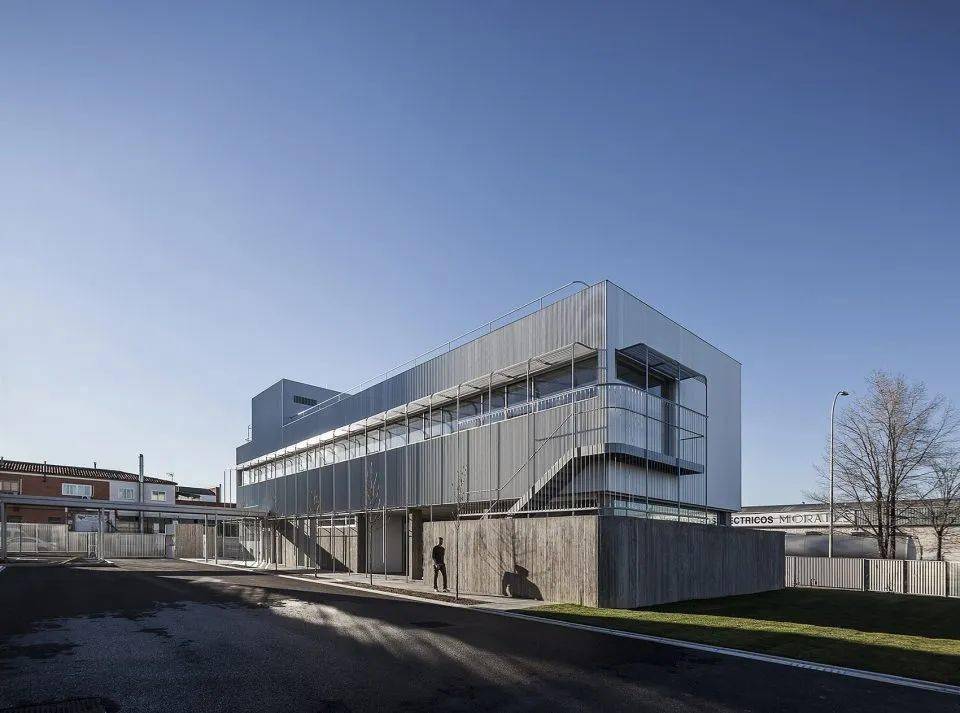 国际物流中心郑州 c1a1bb09e9554bf9b12e39935f1cb50f.jpeg