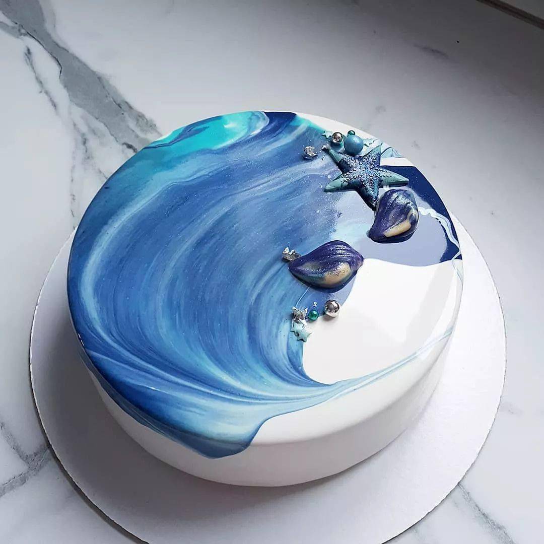首先是蓝色调的镜面与喷砂蛋糕,质感高级,沉稳,静谧的蓝调令人心情