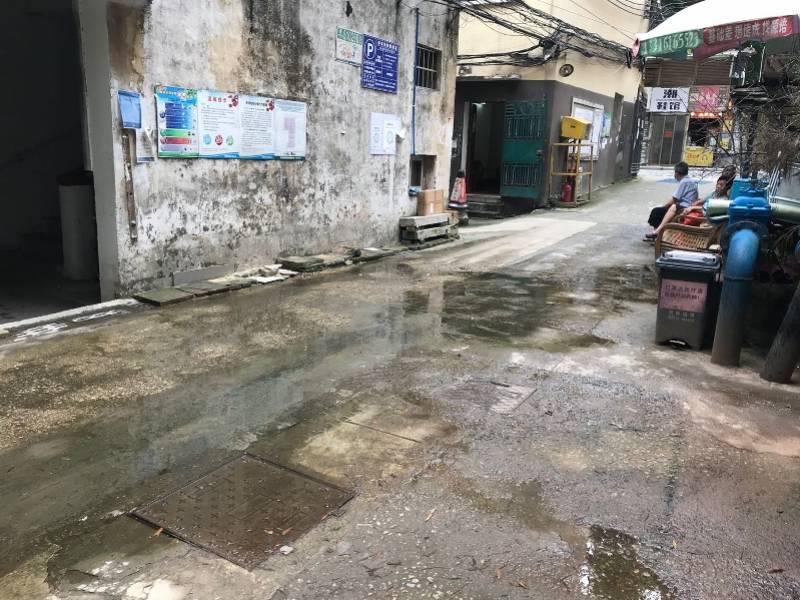 物业|化粪池爆管三年多 污水流到隔壁小区 投诉多年无果