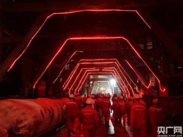 施工|昆明至景洪仅3小时！中老昆万铁路和平隧道贯通