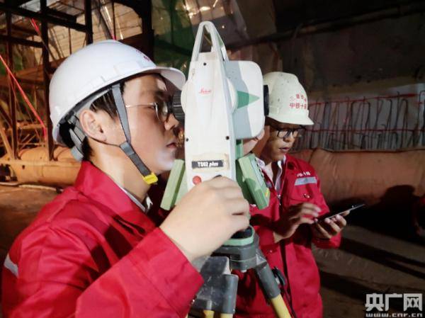 施工|昆明至景洪仅3小时！中老昆万铁路和平隧道贯通