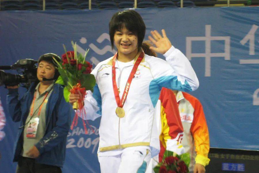 杨森莲——2009年全运会冠军,2010年女子摔跤世界杯冠军,这是广西