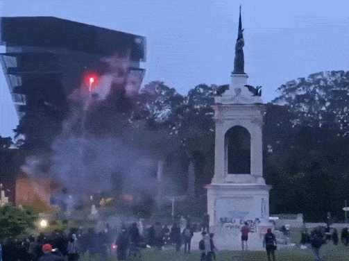 美国|美国又有3座雕像被示威者拉倒，包括国歌《星条旗》词作者