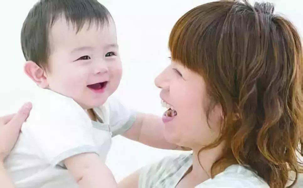 鱼肝油|什么时候给宝宝添加鱼肝油最合适?人工喂养的宝宝更易缺乏维生素D
