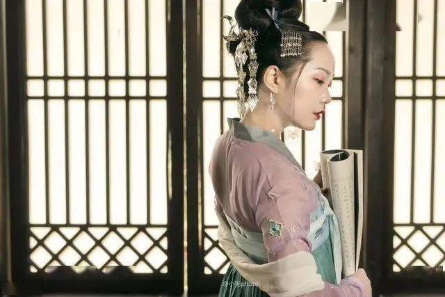 潘金莲与西门庆喝酒的图片 e232db77b7f946ae86e5c1e09af95155.jpeg