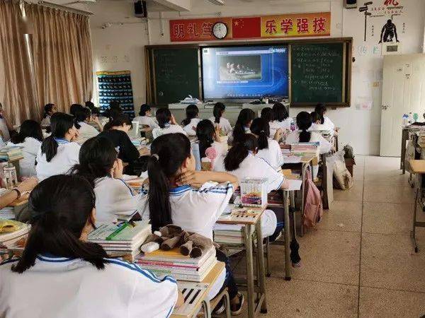 晋江华侨职校:组织观看防溺水安全教育视频
