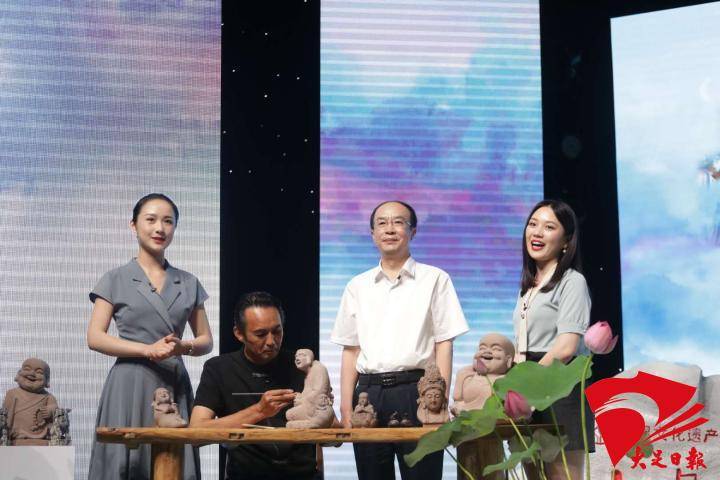 大足"双晒"丨495万网友围观大足区长带货直播_李步彬