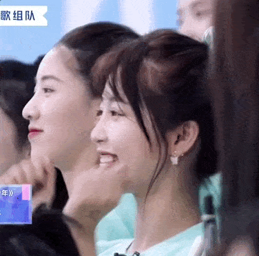 节目热播后,很多人都喜欢上了里面的虞书欣,她真的超可爱超耿直,小作