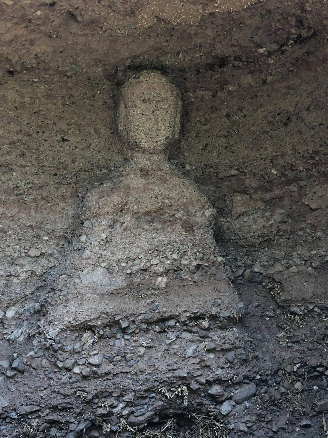 有网友指出  据了解,  法镜寺石窟  1978年被公布为县级文物保护单位