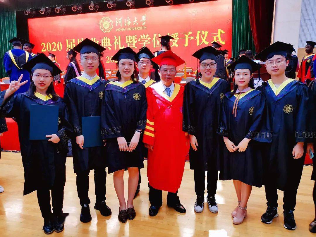 大学怎么当优秀毕业生 d95fa9aada5540b18d02a9e8d502b645.jpeg