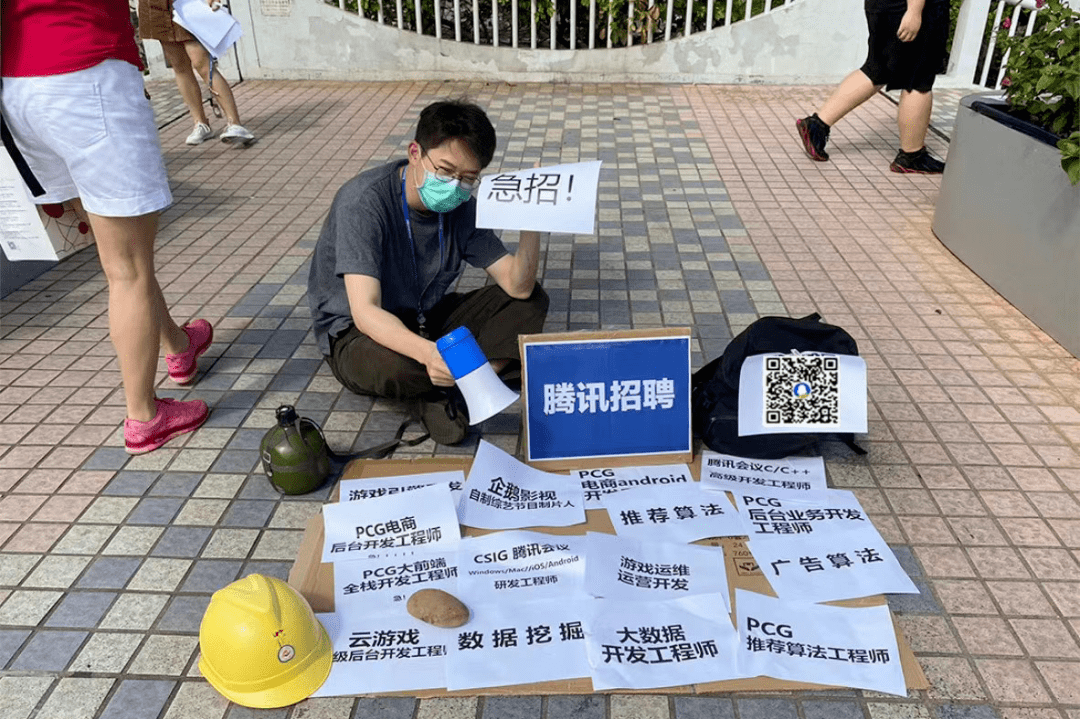 人口摆地摊_摆地摊图片(3)
