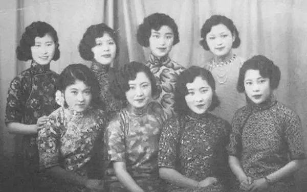 超级富商的女儿,社会名流的女儿等等,堪称"  民国女子天团"