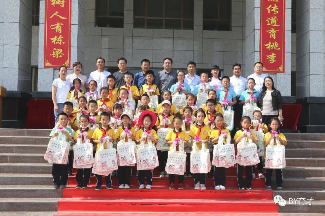 白银市育才学校小学部举行读书活动颁奖暨图书漂流活动启动仪式