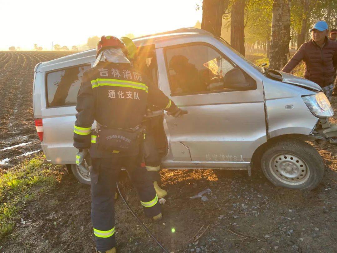 通化消防与时间赛跑紧急营救车祸被困司机