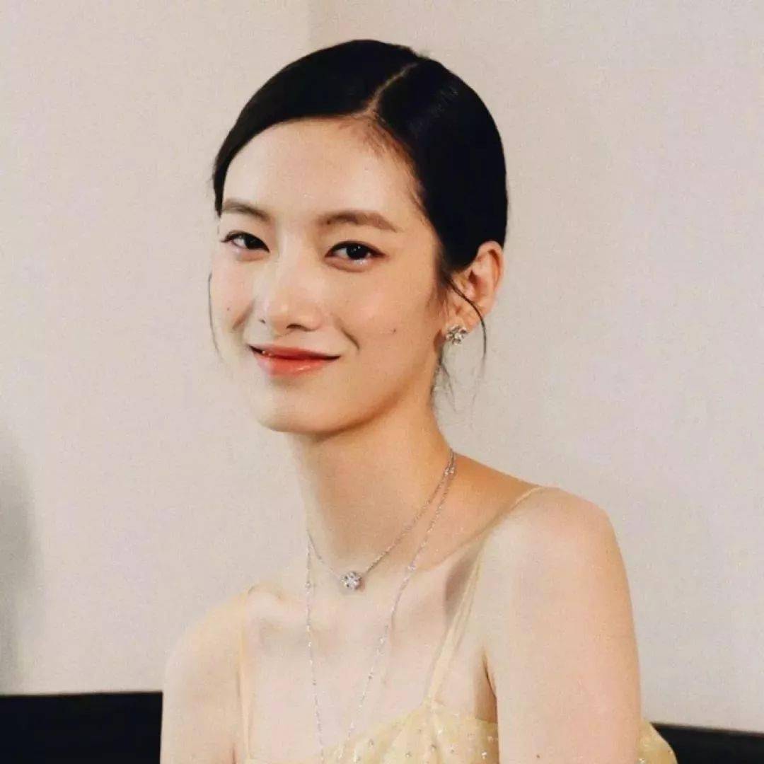 萍字微信头像100张 d221e327251d4044a9a586a4a8330224.jpeg