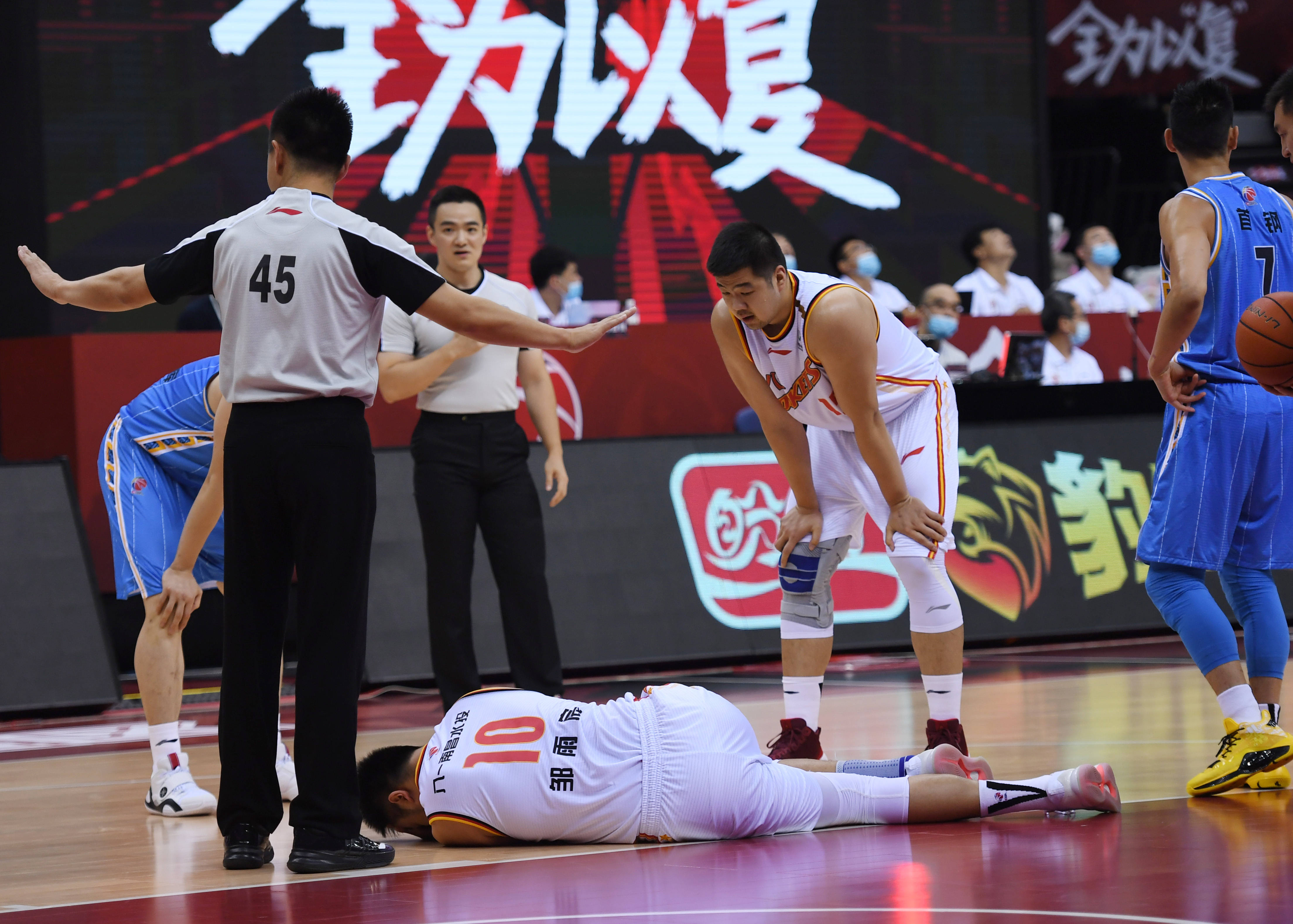 篮球——cba复赛第一阶段:八一南昌迎战北京首钢