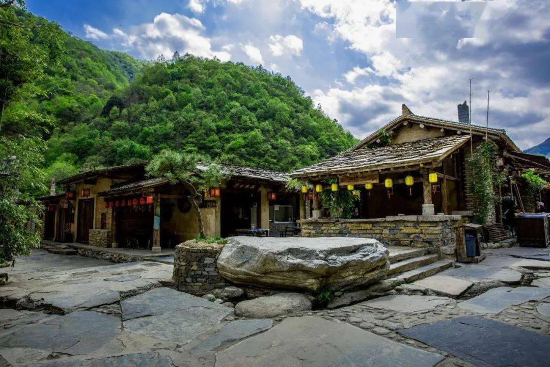 一路欢歌清凉夏天疯狂欢乐终南山寨水上拓展石纪未来岛逛老街品小吃