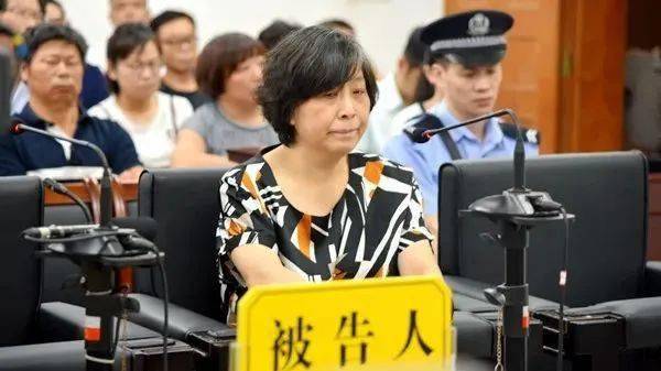 夏某|远近闻名的“狮子型”女干部，放任配偶宠溺儿子终获刑5年