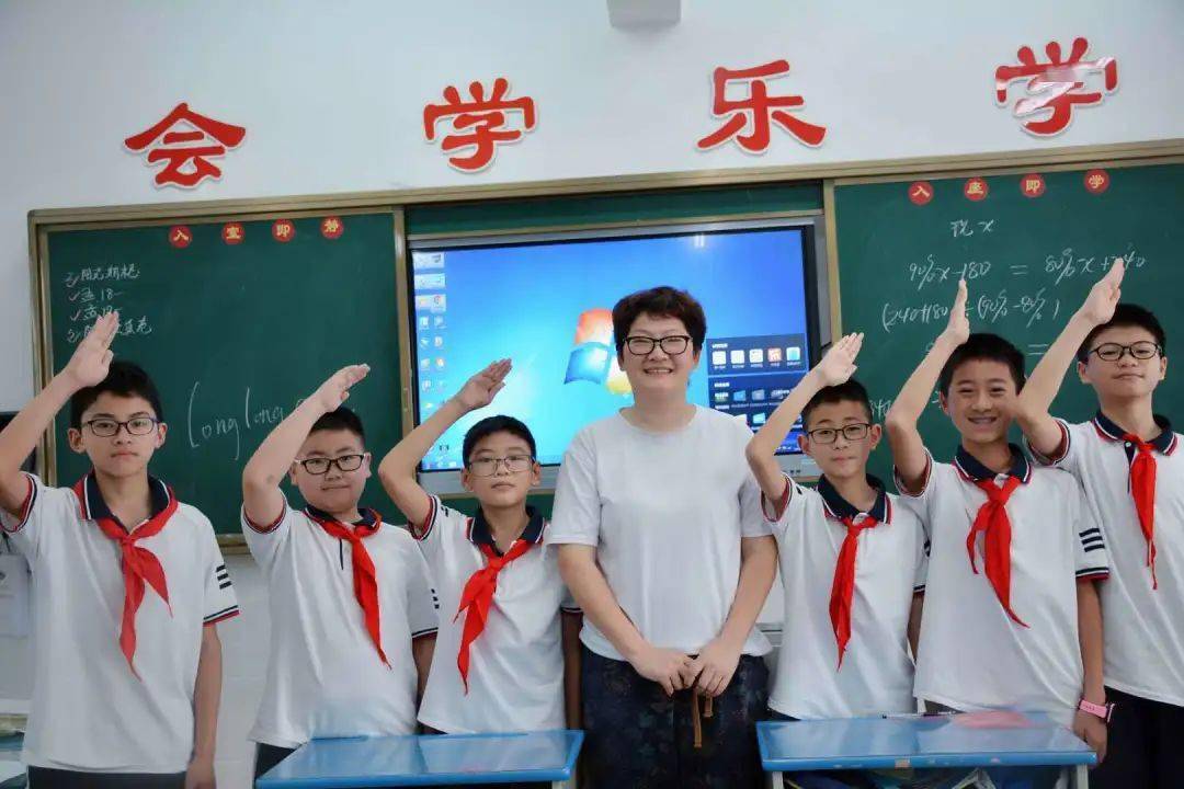 陈益平,六横镇中心小学语文老师,高段语文教研组长,"舟山市家庭事业