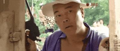 卫生所接诊了几名穿着鬼子服装的