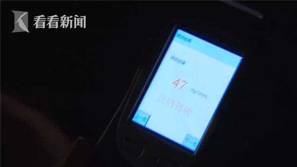 操作|男子骑摩托车赴宴 却被朋友一个操作送进交警队