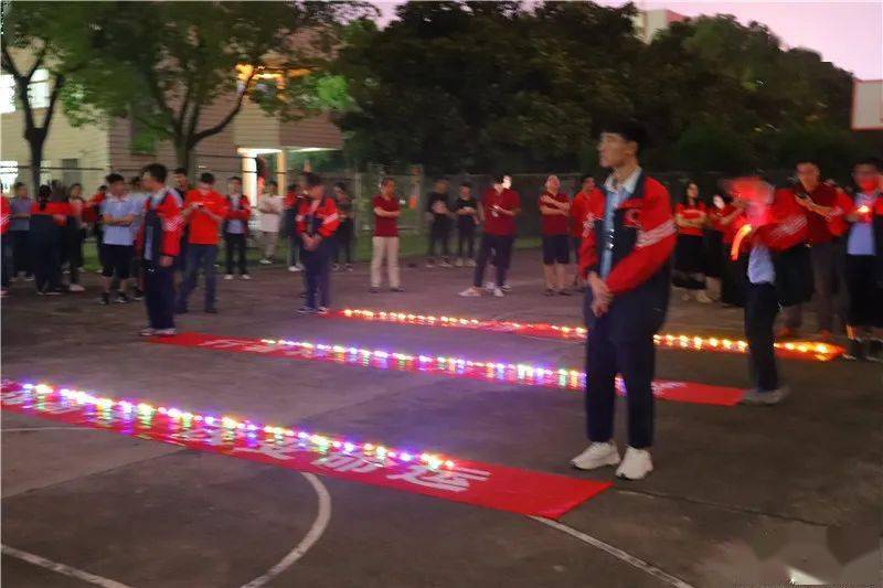 高三|永远难忘…海宁3所学校晚上出现震撼一幕…