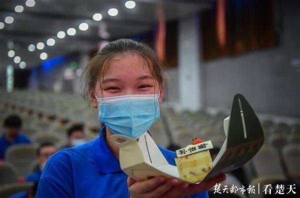高三|学校为高三学生补办“成人礼”高考前的“最后一节课”