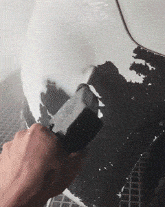 搞笑GIF:看姑娘这走路的姿势,八成是发工资了