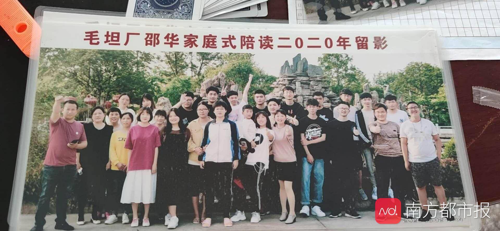 毛坦厂代陪读的妈妈：儿子考入名校后全职代陪，今年送考一切从简