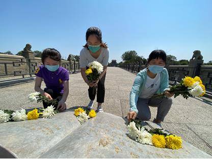 丰台|丰台卢沟桥畔祭英烈：弘扬抗战精神 打赢抗疫战争