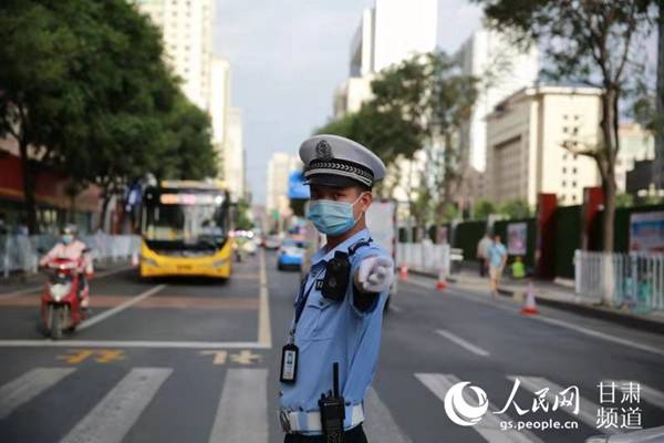 高考|兰州公安交警300余辆“金城快骑”全力护航高考