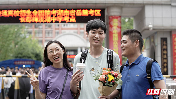 组图|组图丨向日奔跑，一举夺魁