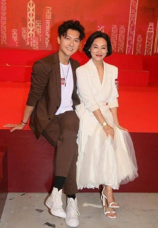 腹肌|视帝37！王浩信剥衫用腹肌庆生，But老婆冇祝福？会唔会……