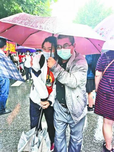 考点|考场外那些感人瞬间