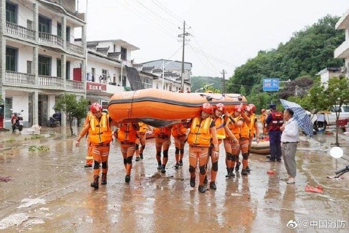 杨梓镇|400余师生被洪水围困 消防紧急转移