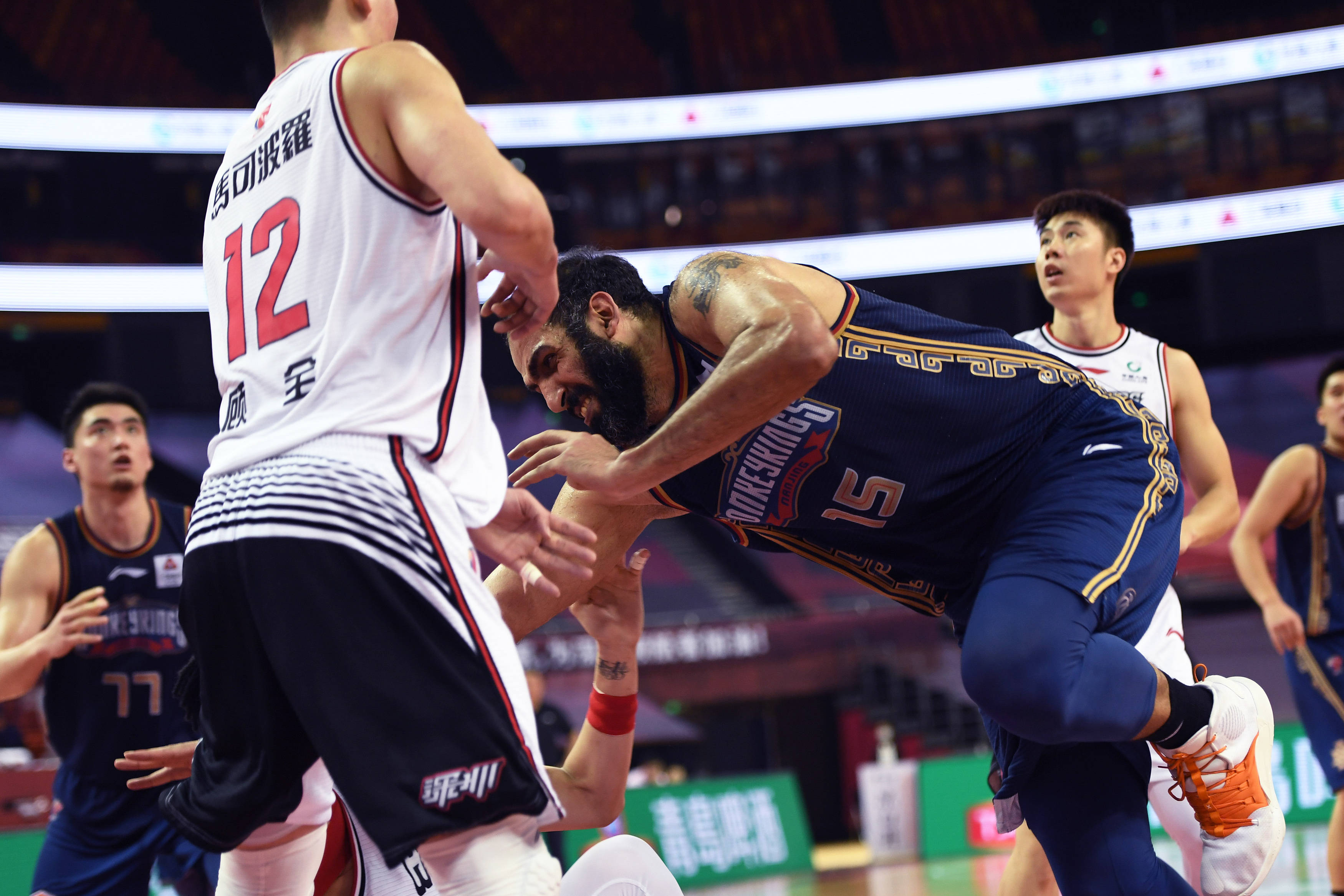 球员|篮球——CBA复赛第二阶段：深圳马可波罗胜南京同曦宙光
